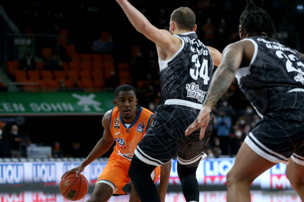 再只是两个 再只是两个