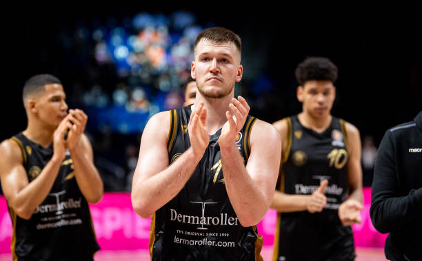 媒体和赞助 媒体和赞助